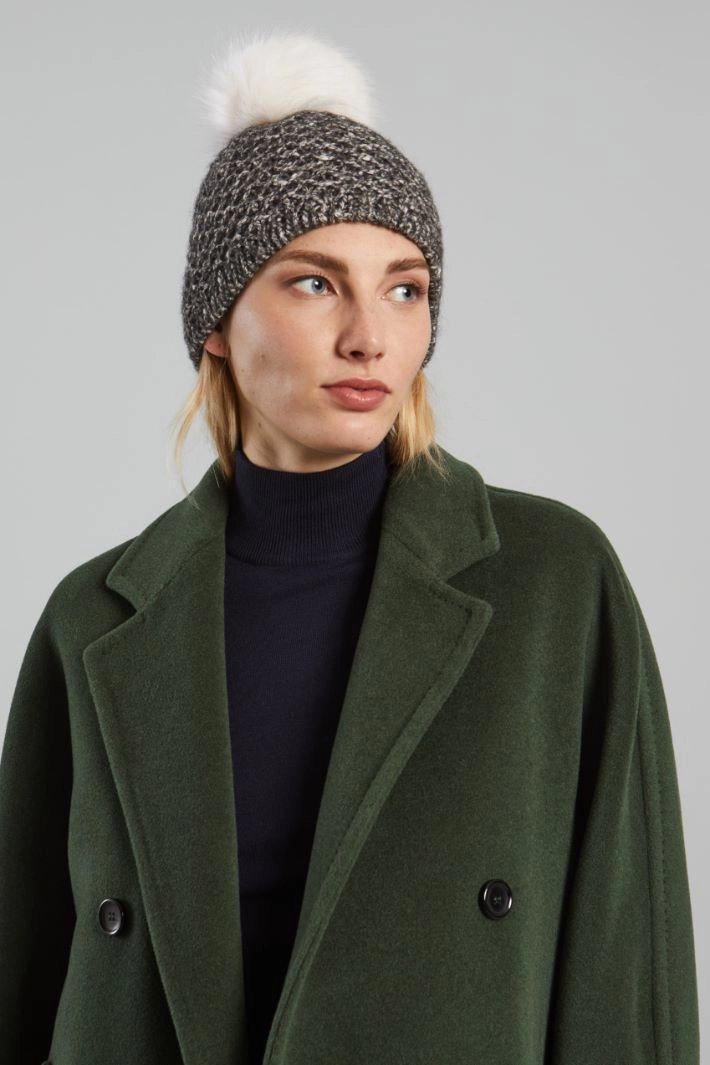 Beanie with pom pom - LEAD GRAY