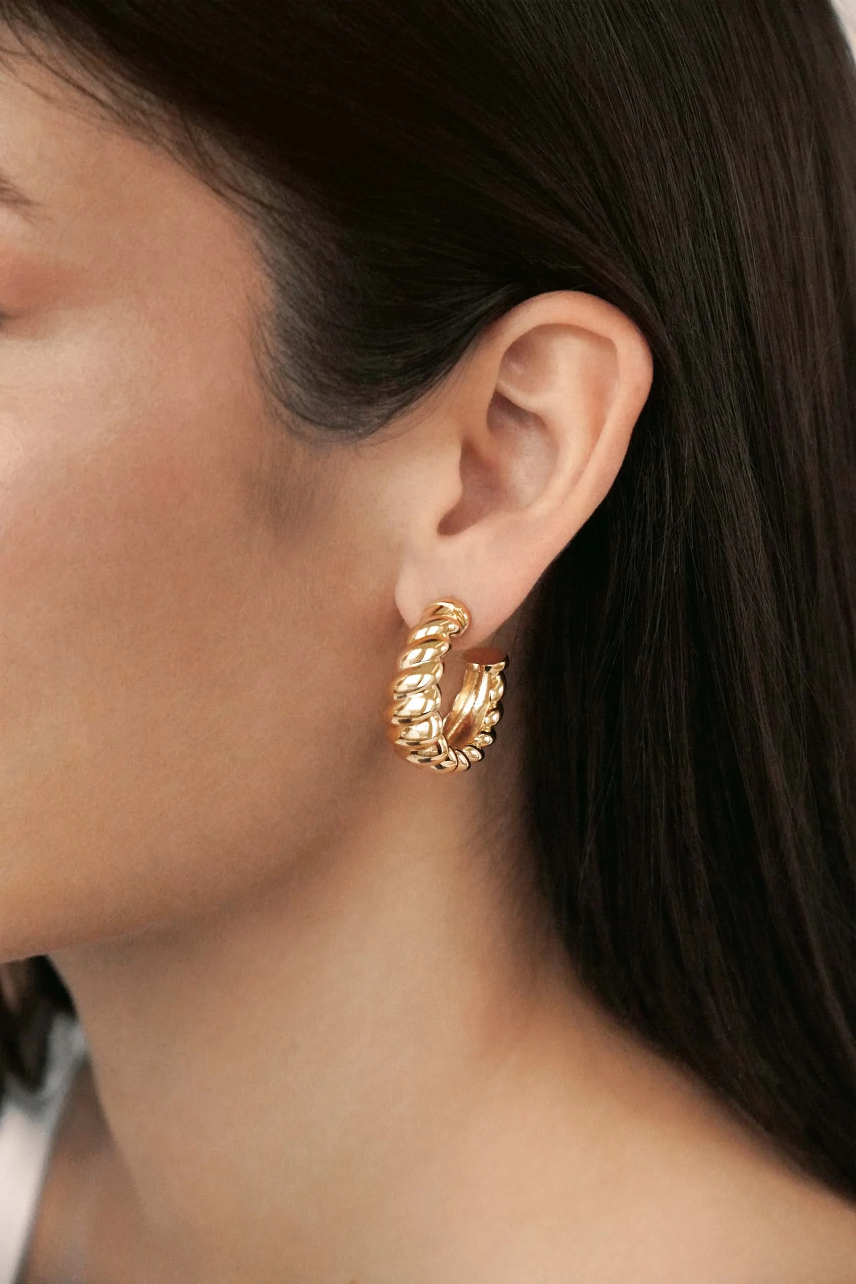 Modern Ribbed Hoops