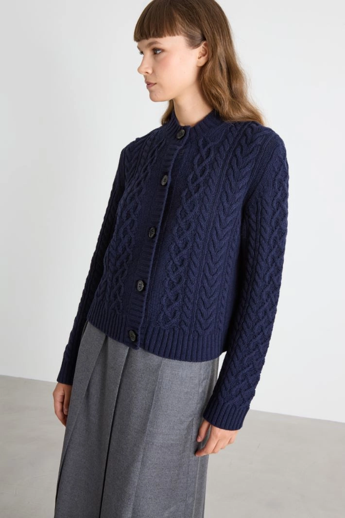Cardigan with cable knit pattern - BLUE