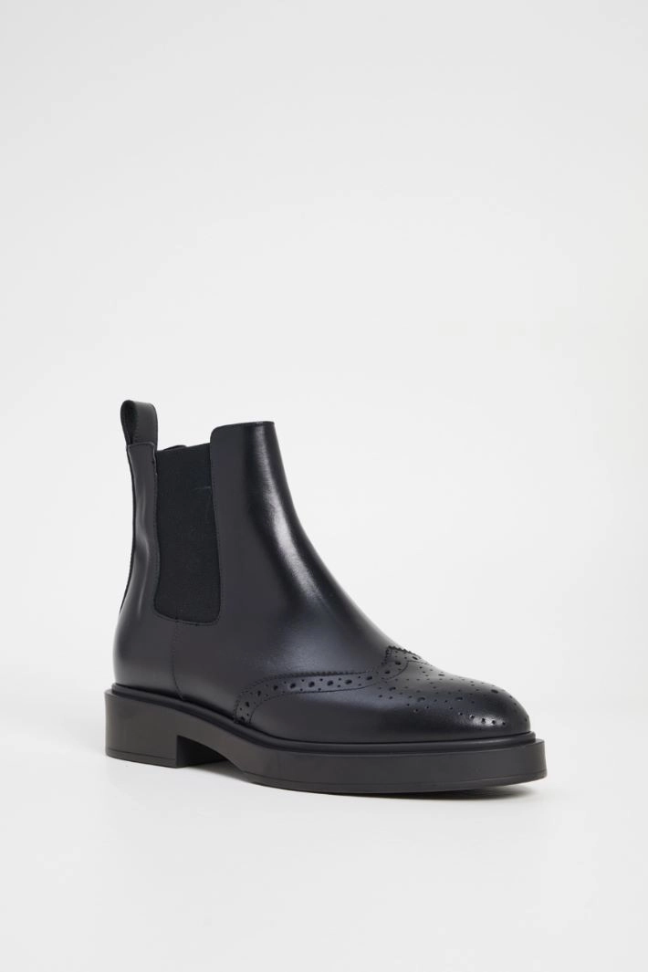 Brogue leather ankle boots - BLACK