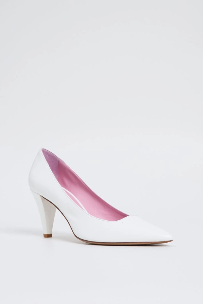 Patent leather court shoes - WHITE