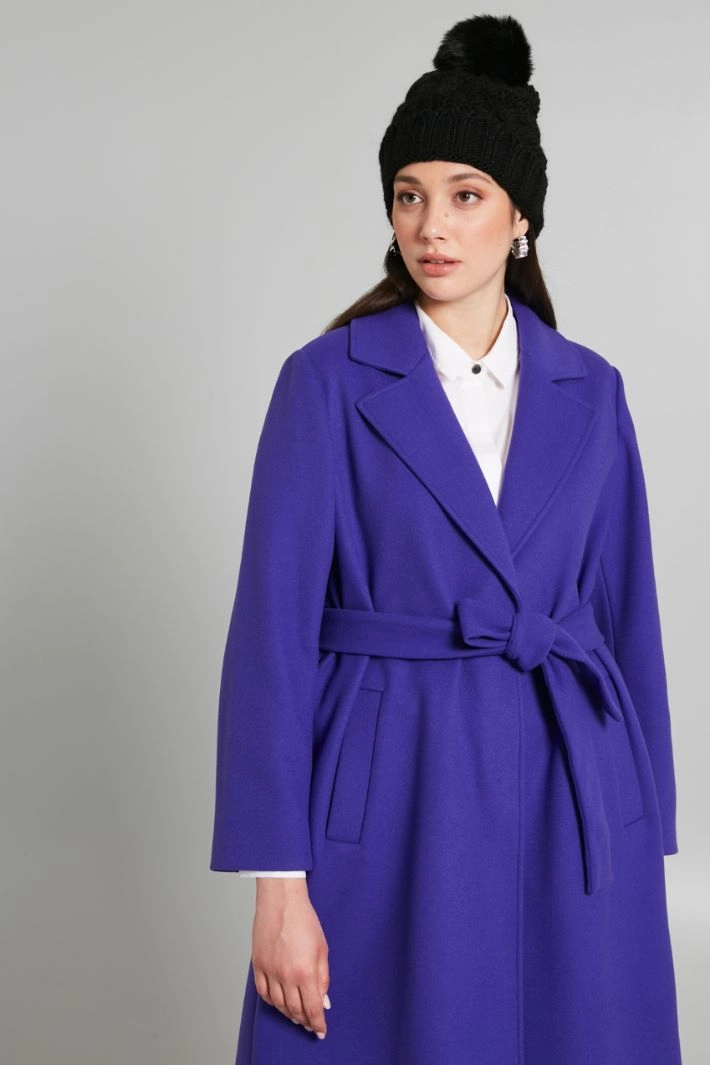 Beanie with pom pom - BLACK