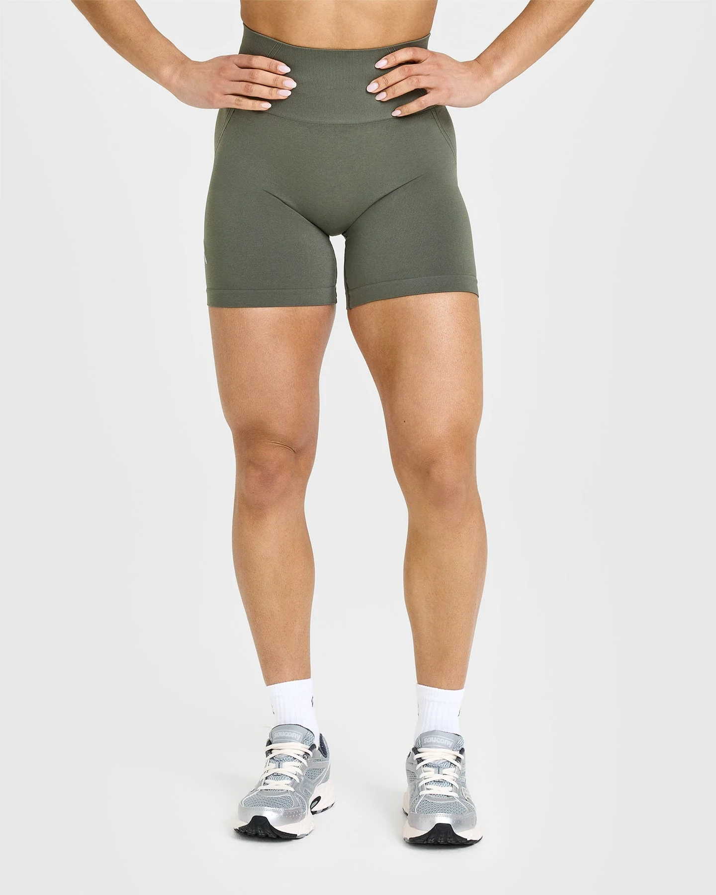 EffortlessLift™ Seamless Shorts with White Logo | Dark Khaki