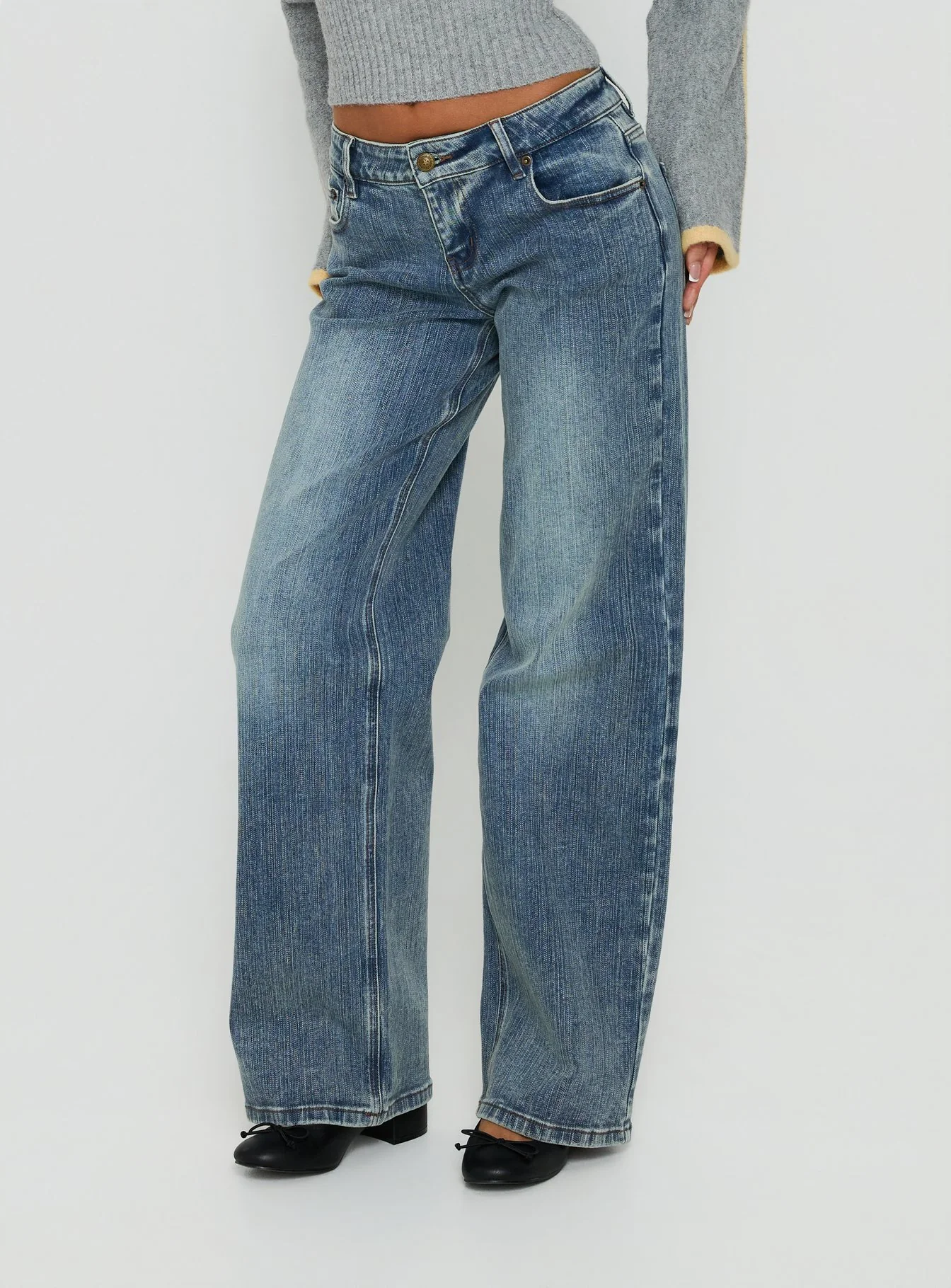Ellanor Low Rise Ringspun Straight Leg Jean Mid Blue Wash