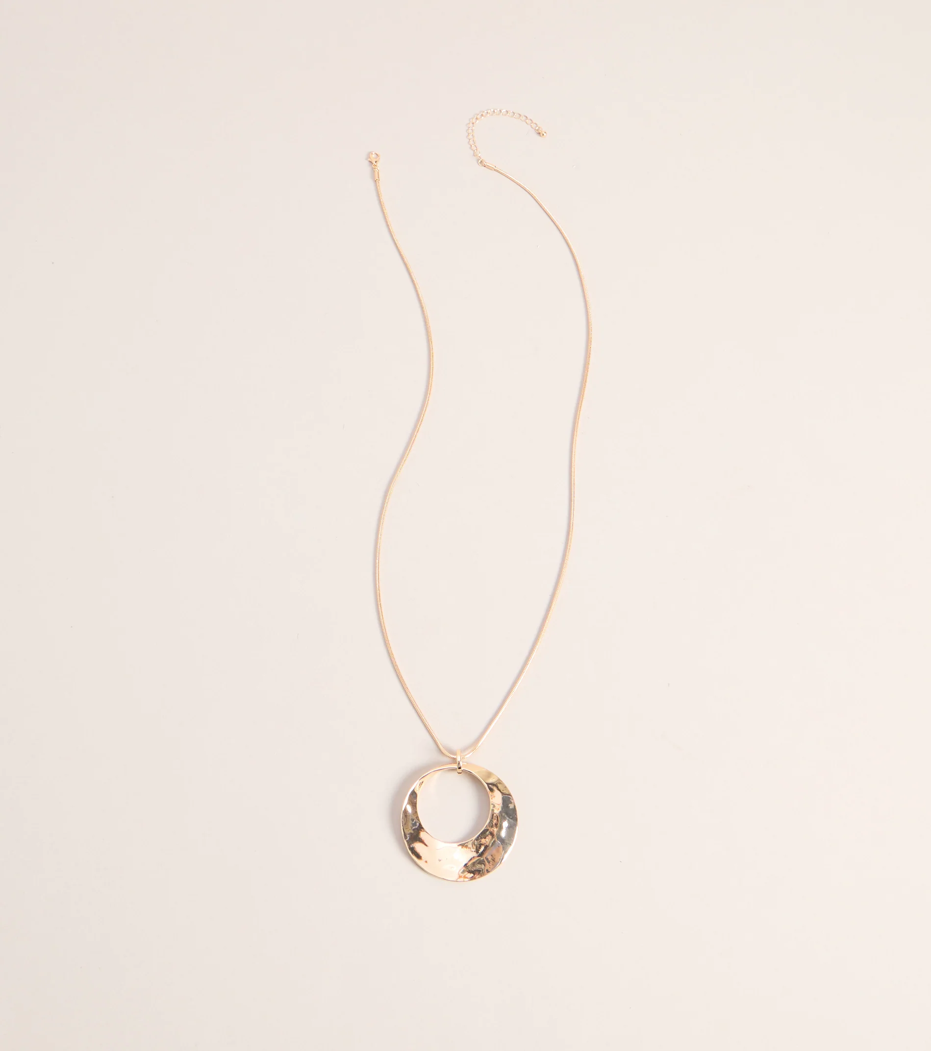 Circle Back Pendant Necklace