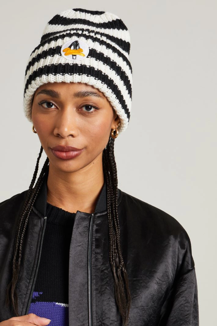 Beanie hat with patch - WHITE BLACK