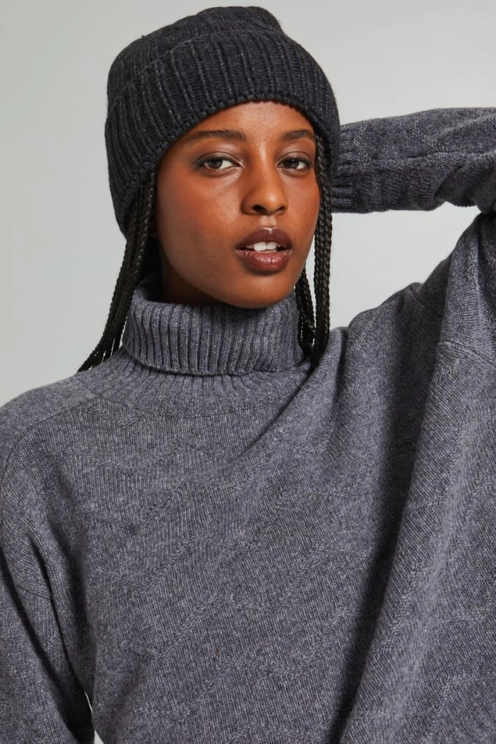 Cable-knit beanie hat - ANTHRACITE