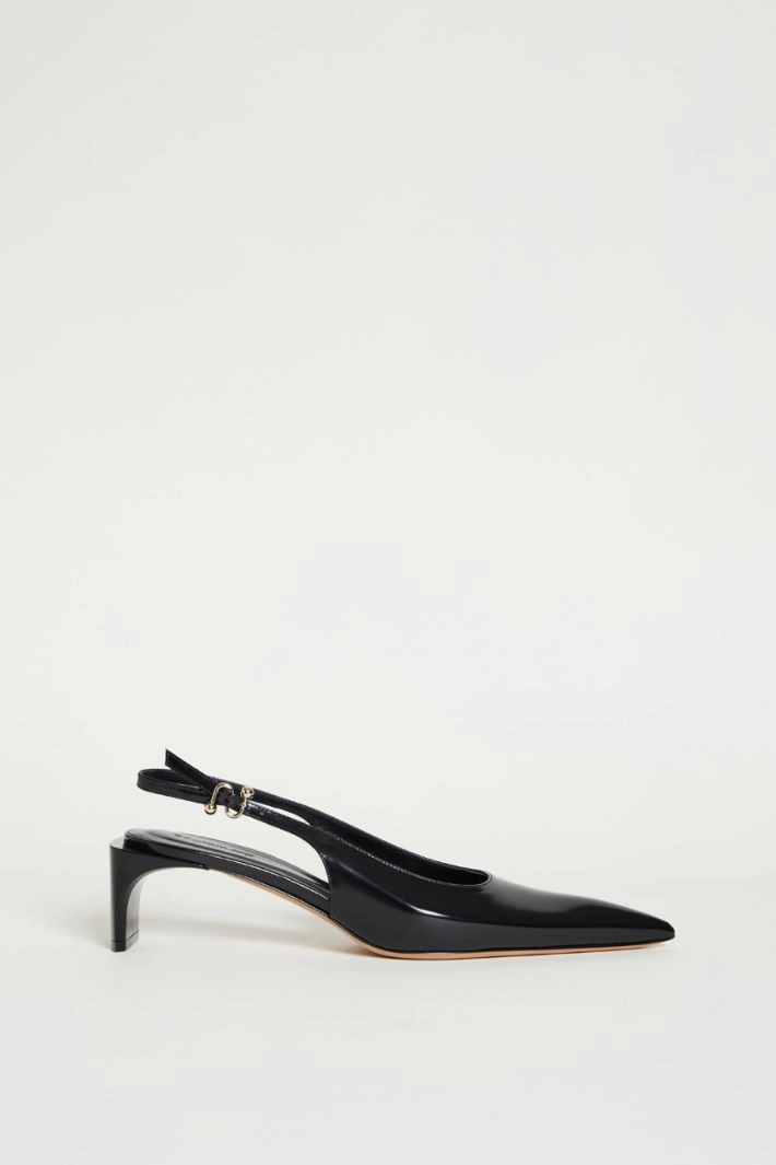 Pointed slingbacks - BLACK
