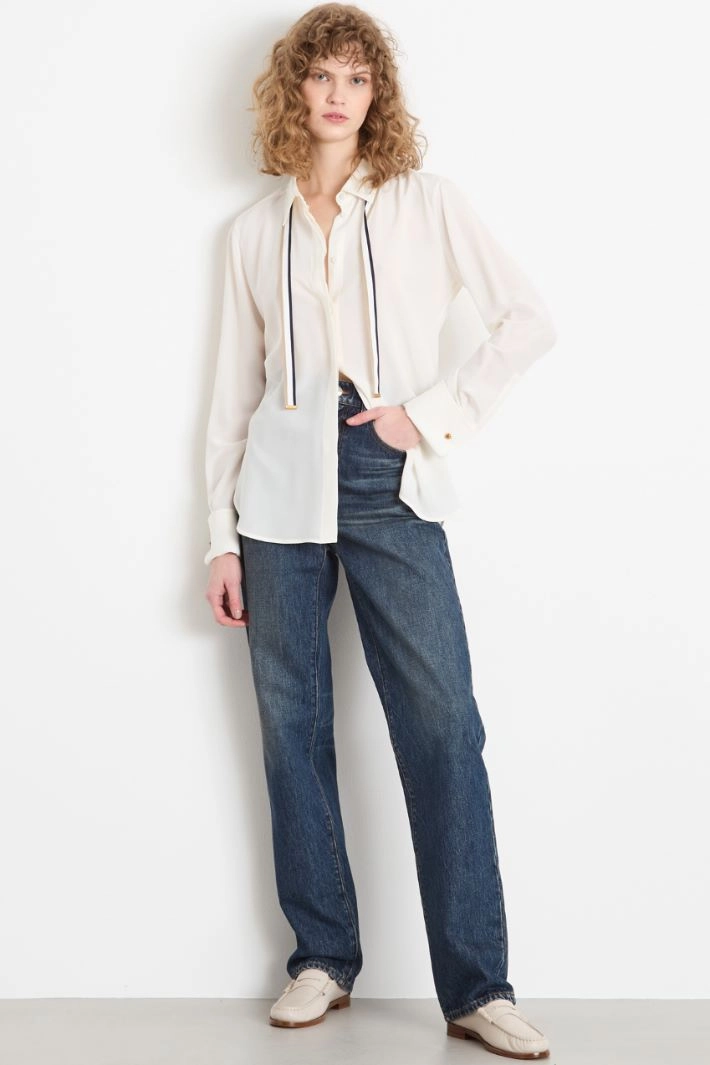 Crepe blouse with neck tie - WHITE