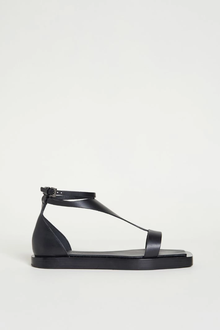 T-bar leather sandals - BLACK