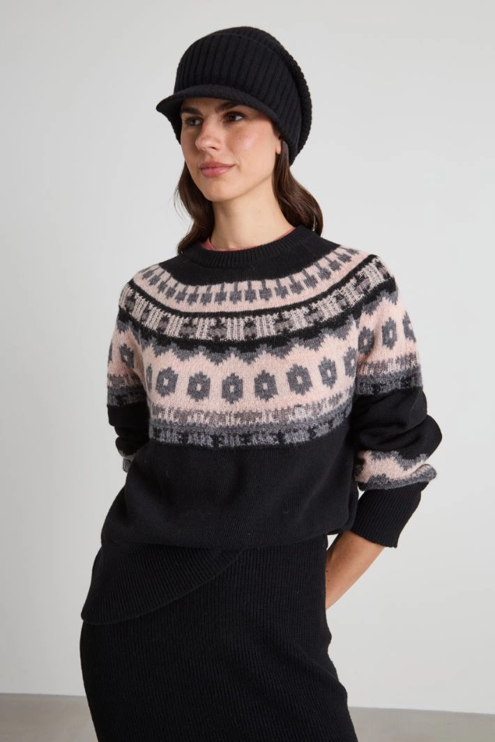 Cashmere peaked beanie hat - BLACK