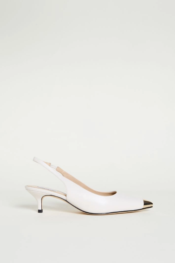 Metal-tipped leather slingbacks - WHITE