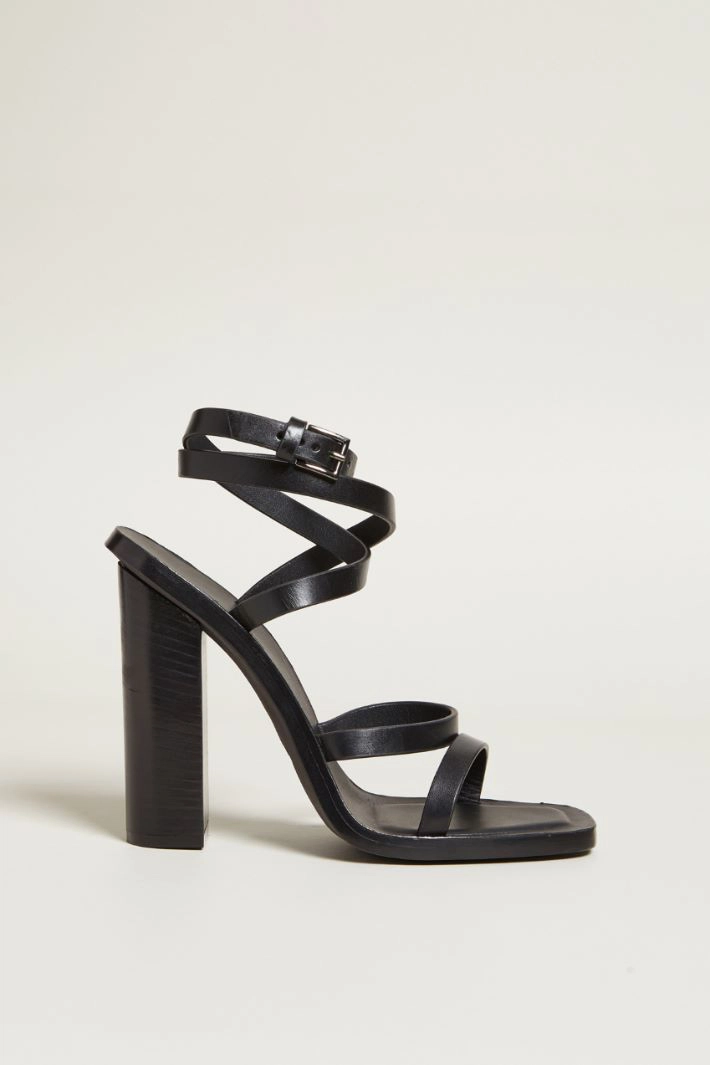 Leather sandals with heel - BLACK