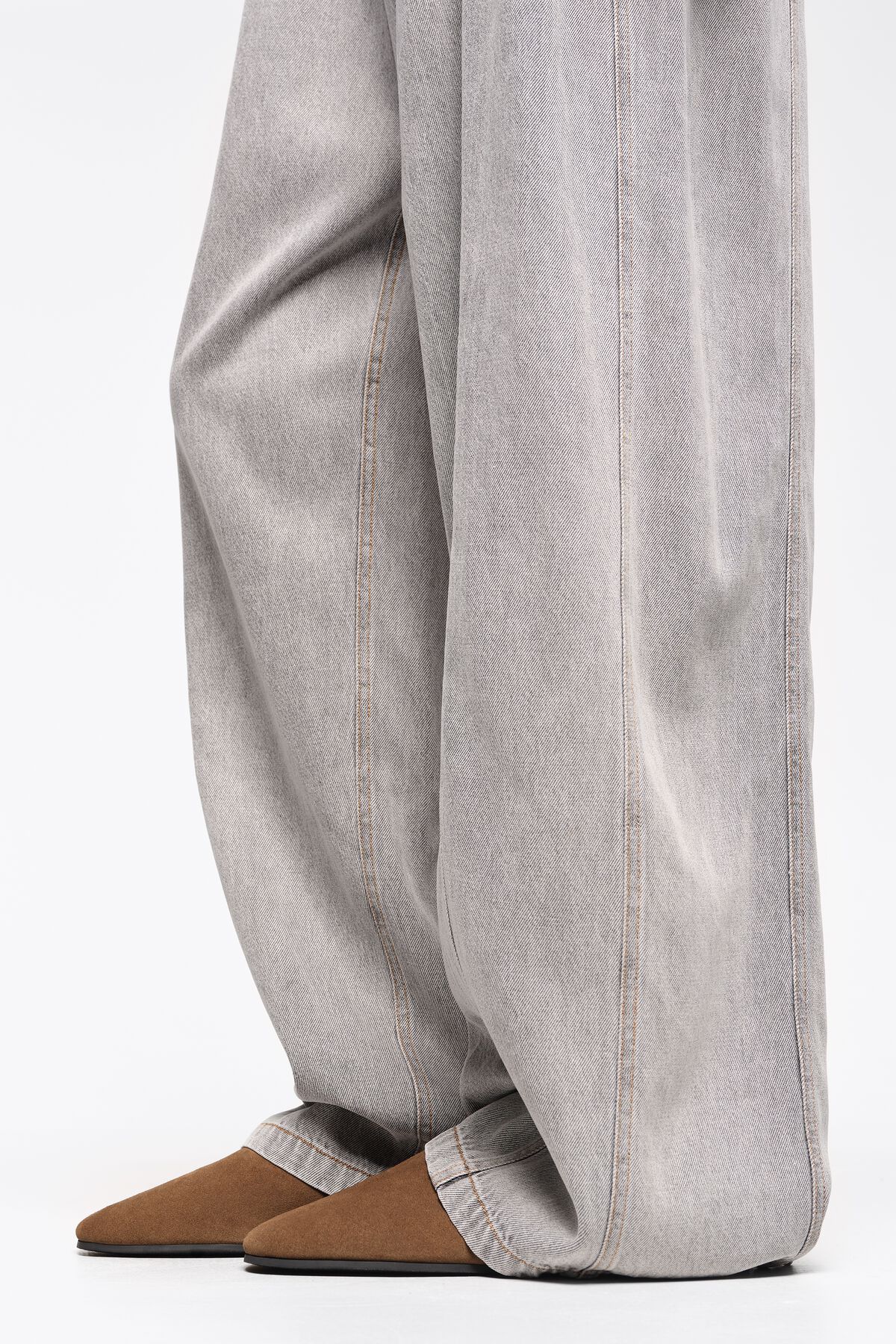 Brown suede leather mule