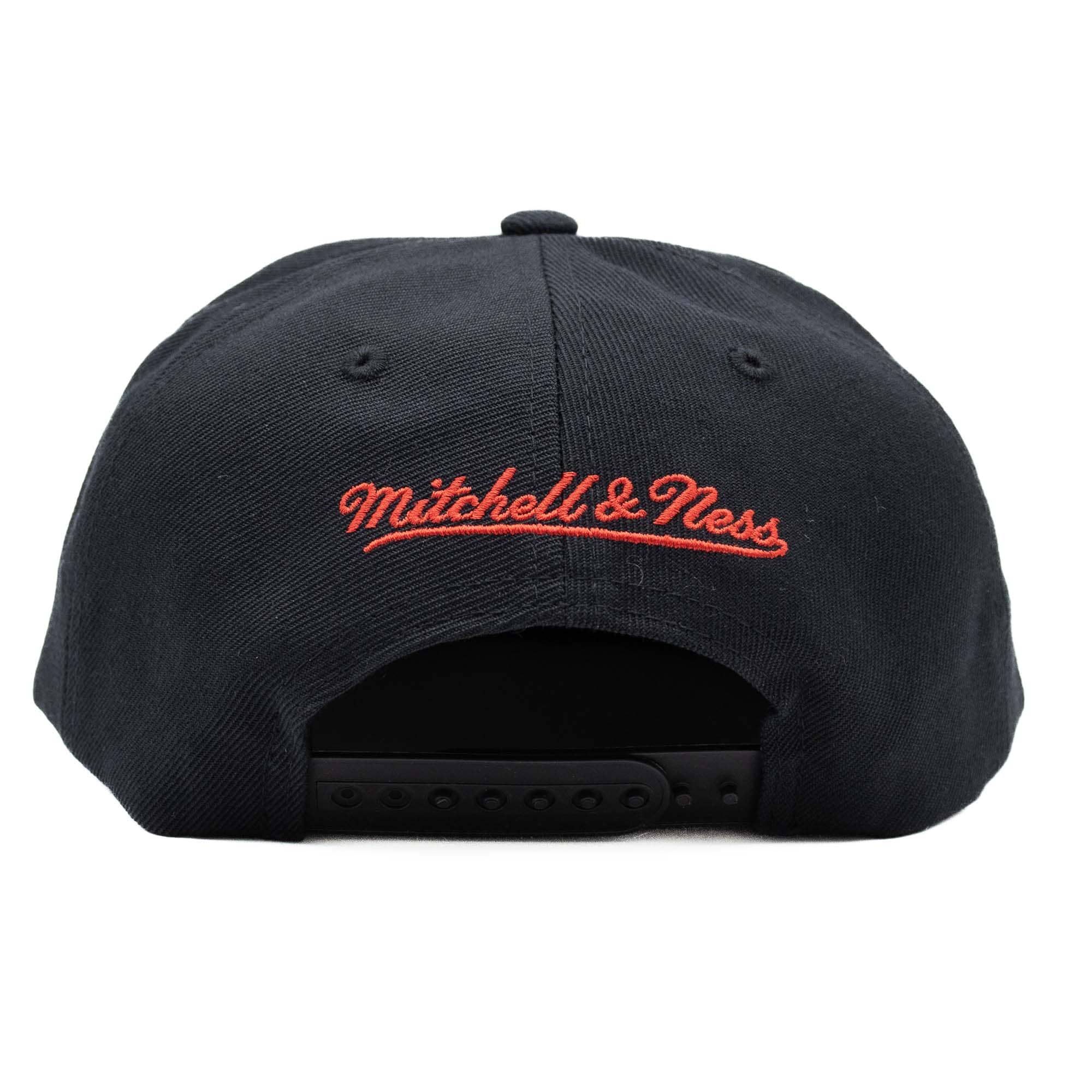 Chicago Bulls Back To Back Champions Mitchell & Ness Snapback NBA Cap