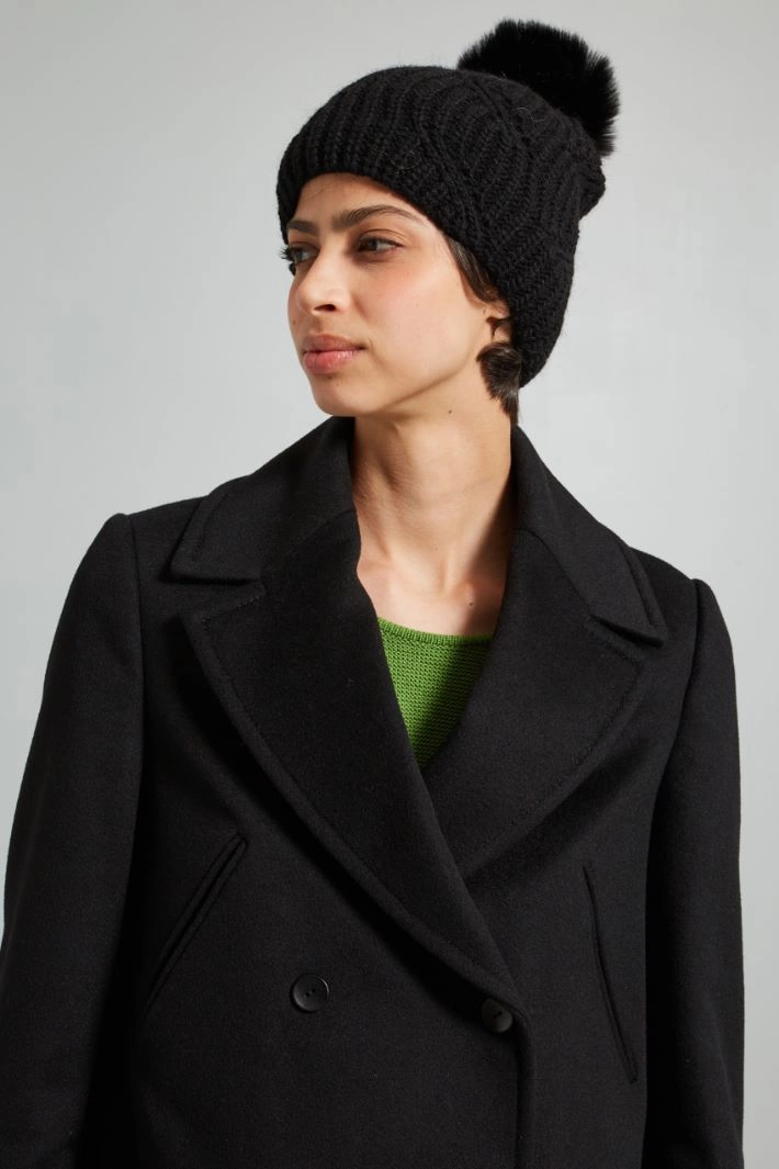 Beanie with pom pom - BLACK