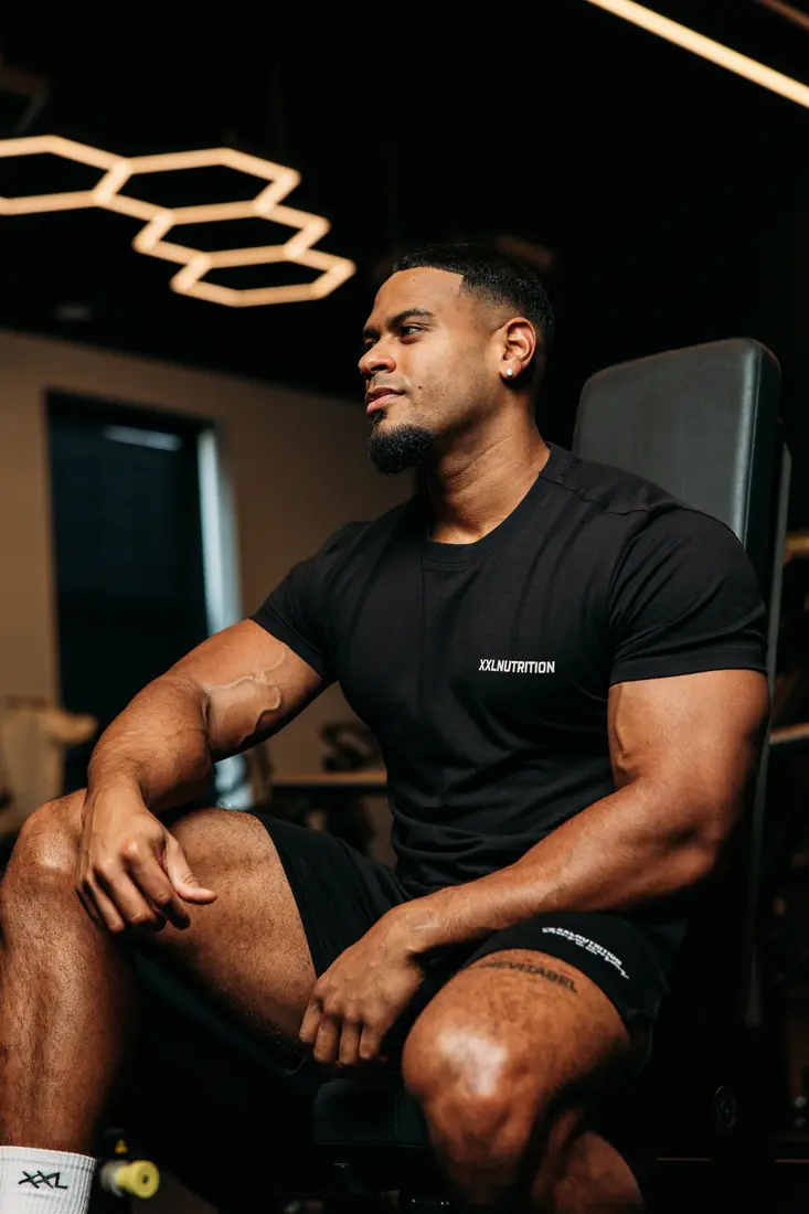 Essential Fitted T-Shirt - Black