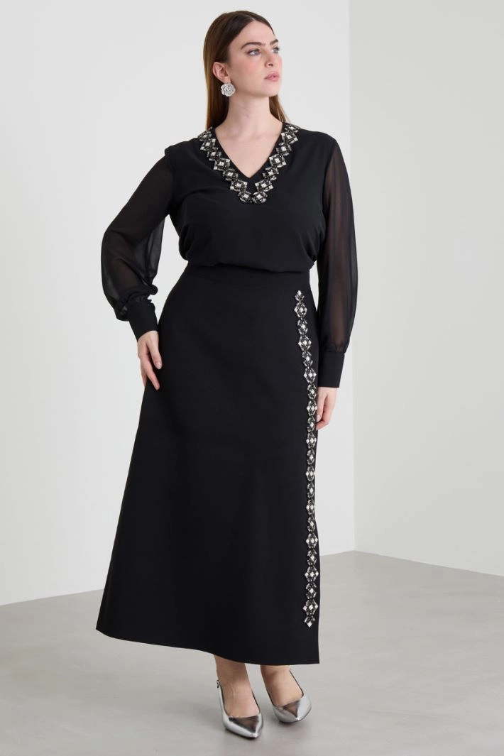 Skirt with embroidered stones - BLACK