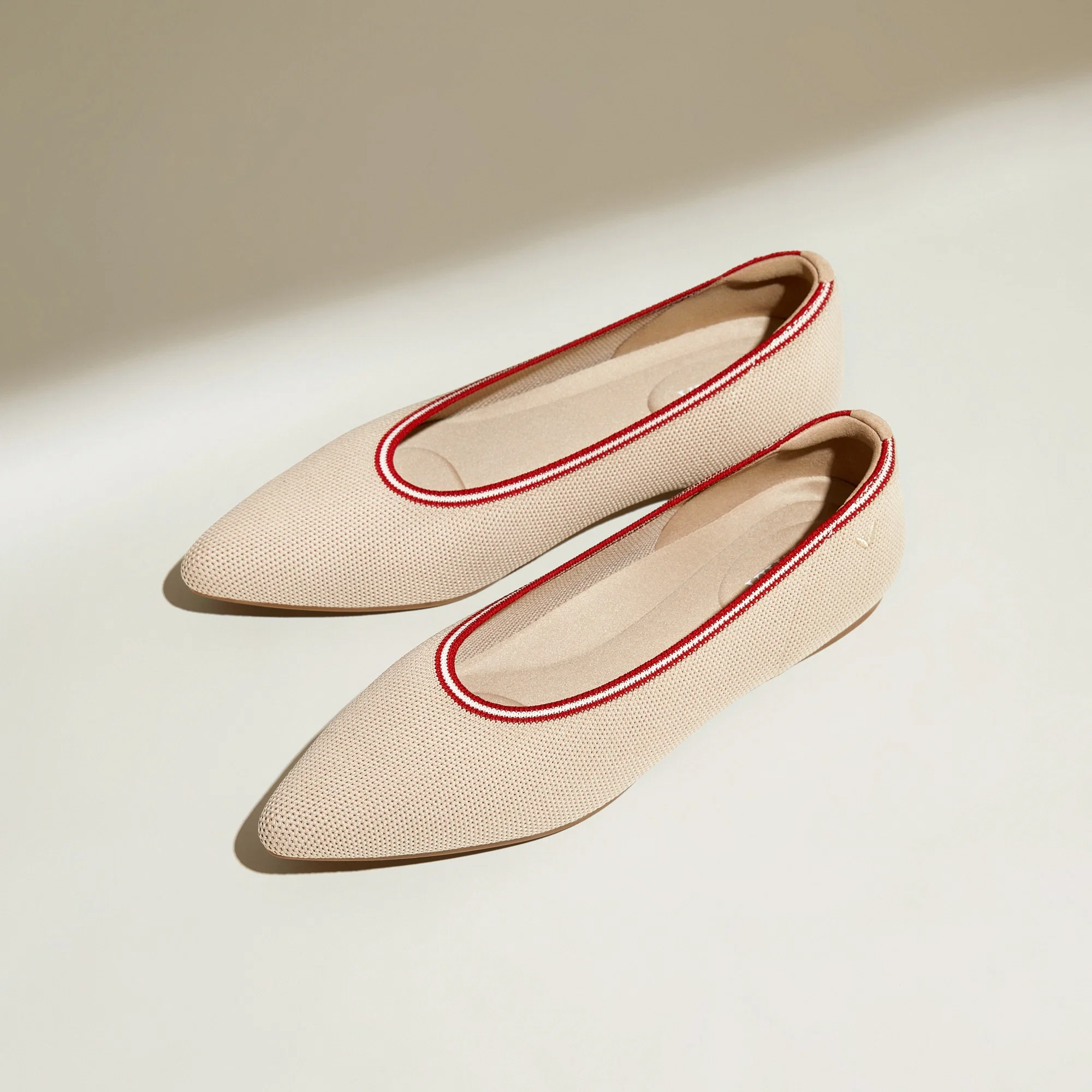 Pointed-Toe Ballet Flats (Aria 5°)
