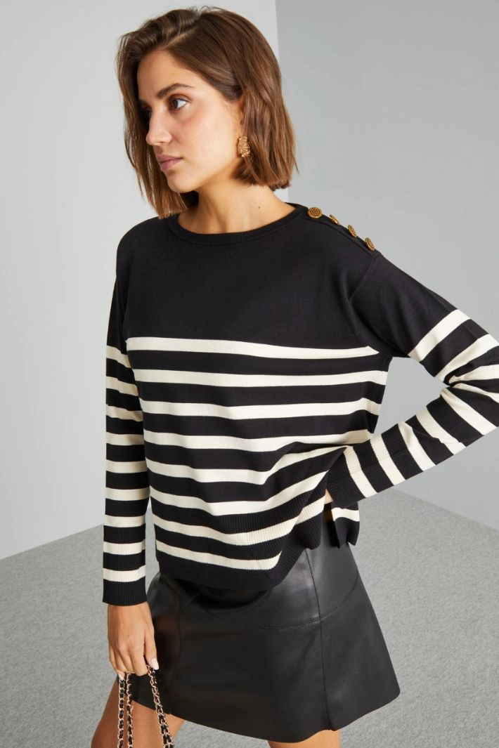 Boxy sweater with buttons - BLACK WHITE