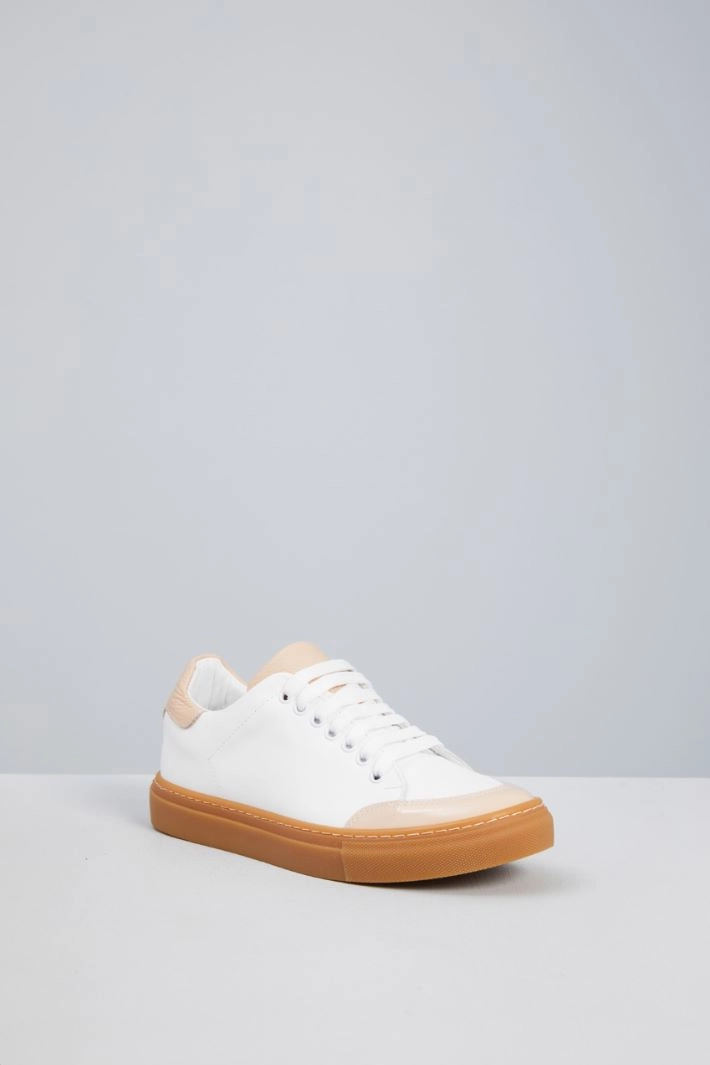 Sneakers with patent inserts - WHITE