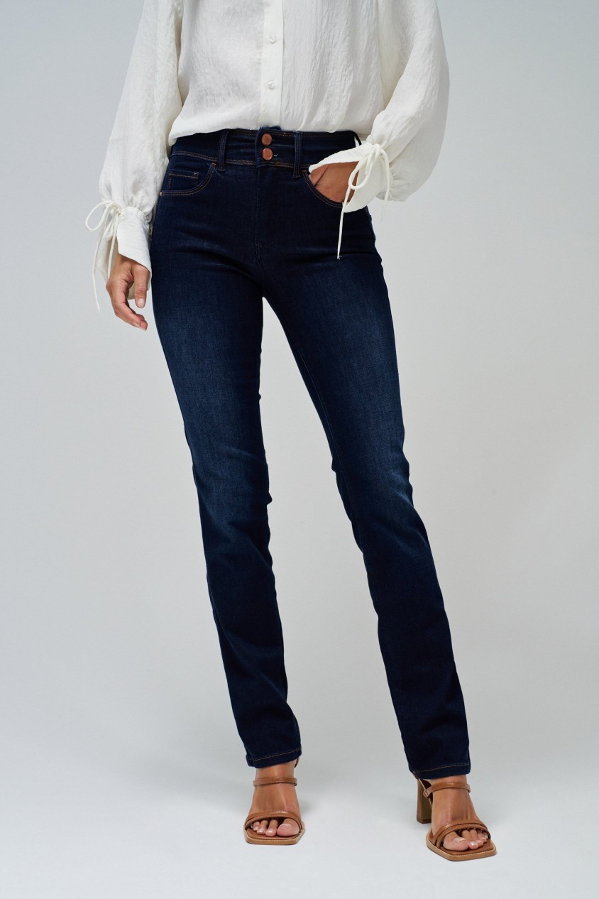 SECRET PUSH IN SLIM JEANS
