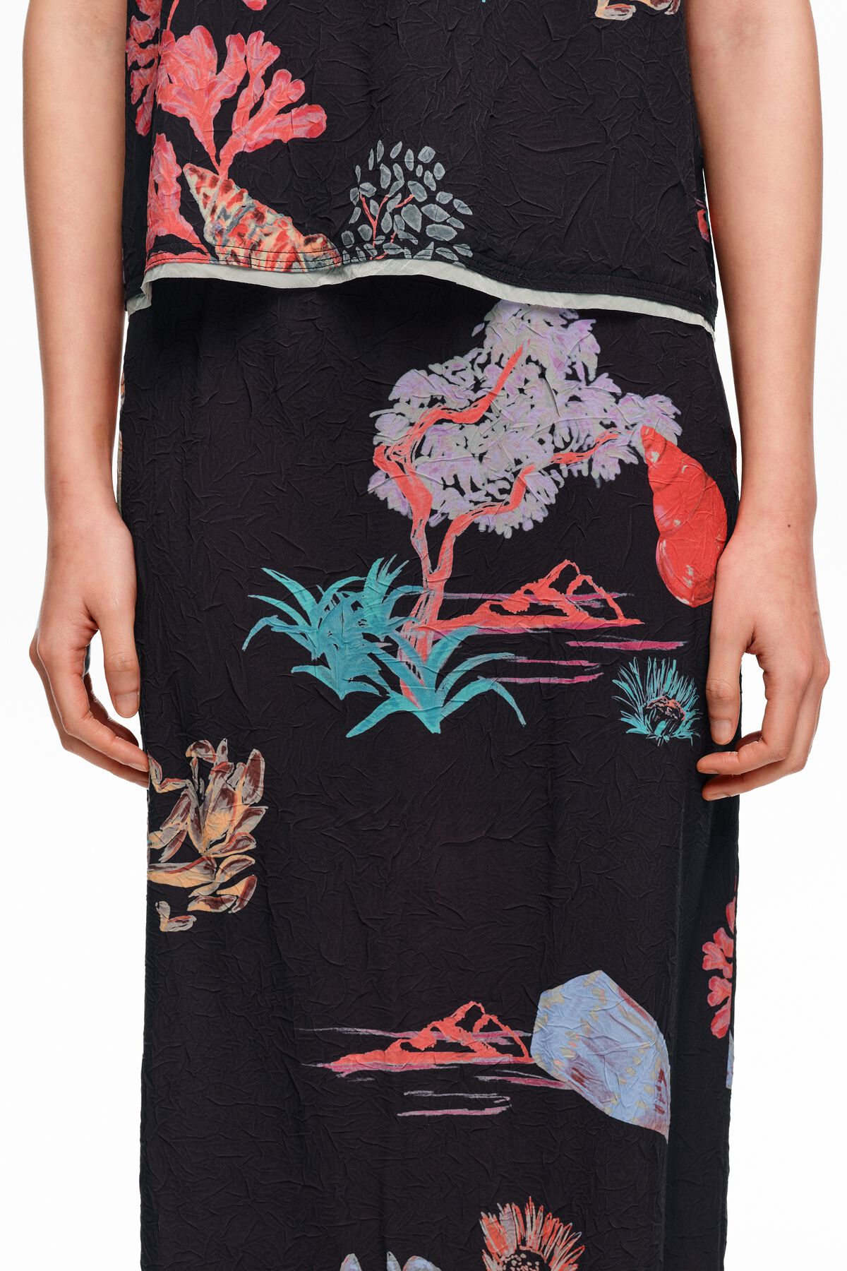 Black turtle wrinkled midi skirt