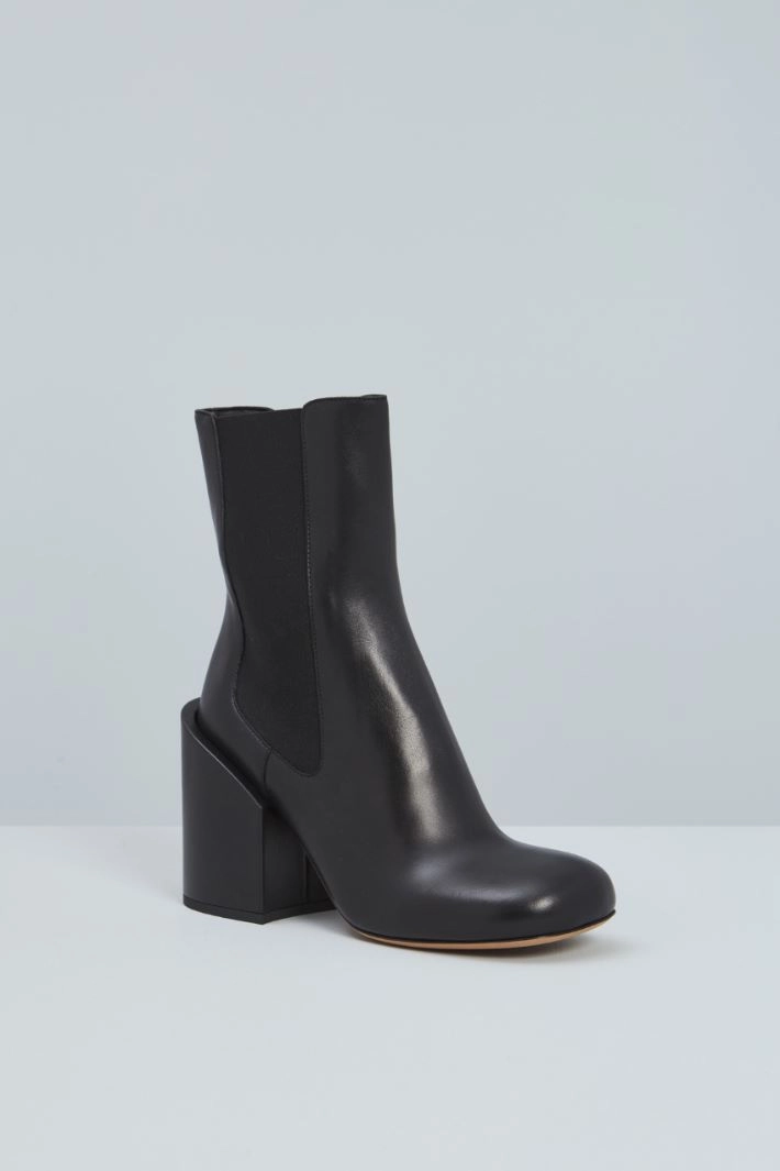 Boots with maxi heel - BLACK