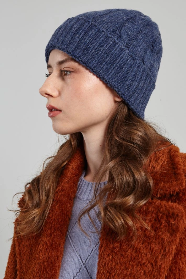 Cable-knit beanie hat - DARK BLUE
