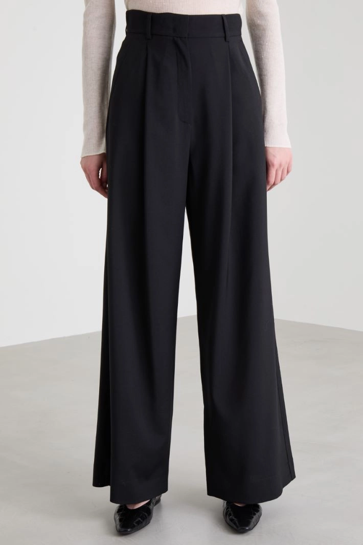 Wool trousers with darts - BLACK