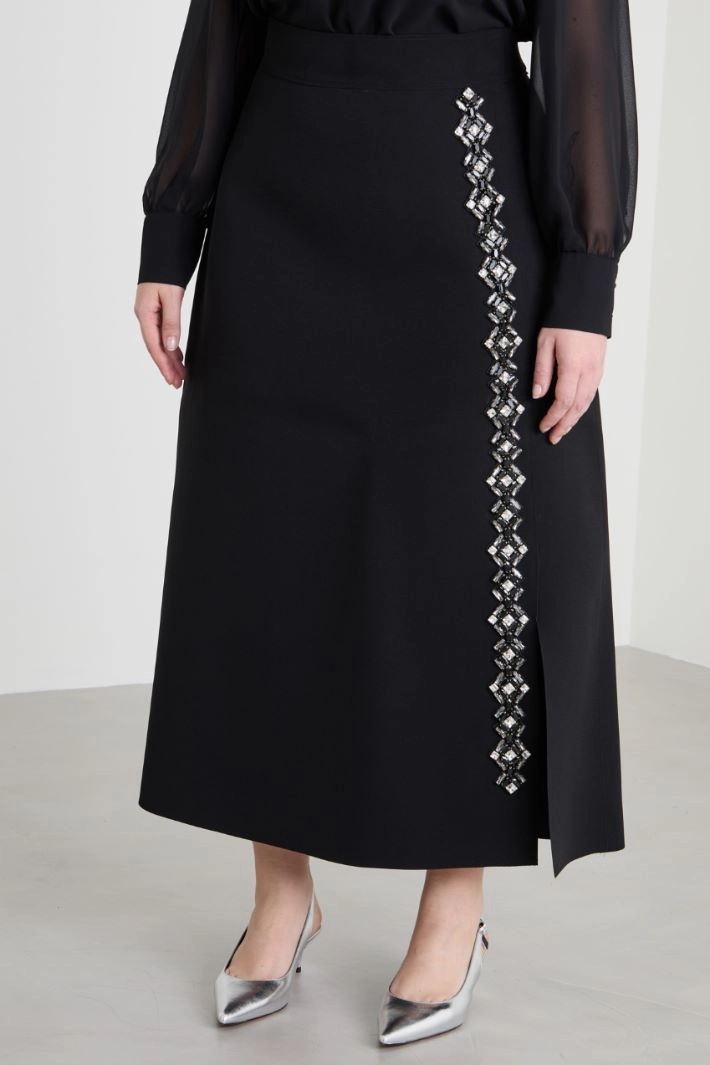 Skirt with embroidered stones - BLACK