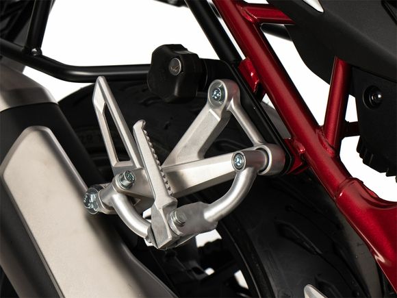 Hepco & Becker footrest Passenger offset kit - silverHONDA 750 CB 750 HORNET - 2023 - 2025Ref: Hbe04668A / 42159541 00 09