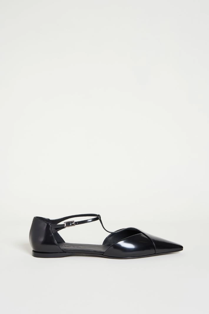 Brushed leather ballet flats - BLACK