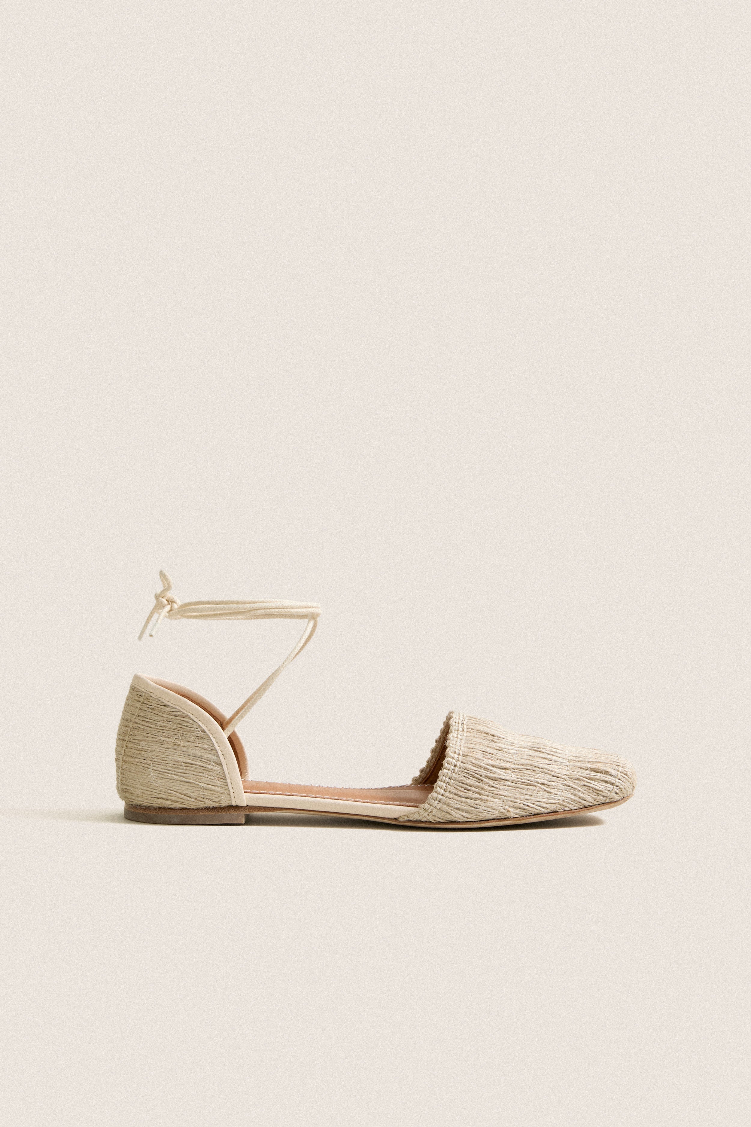 Natural Willa Flat