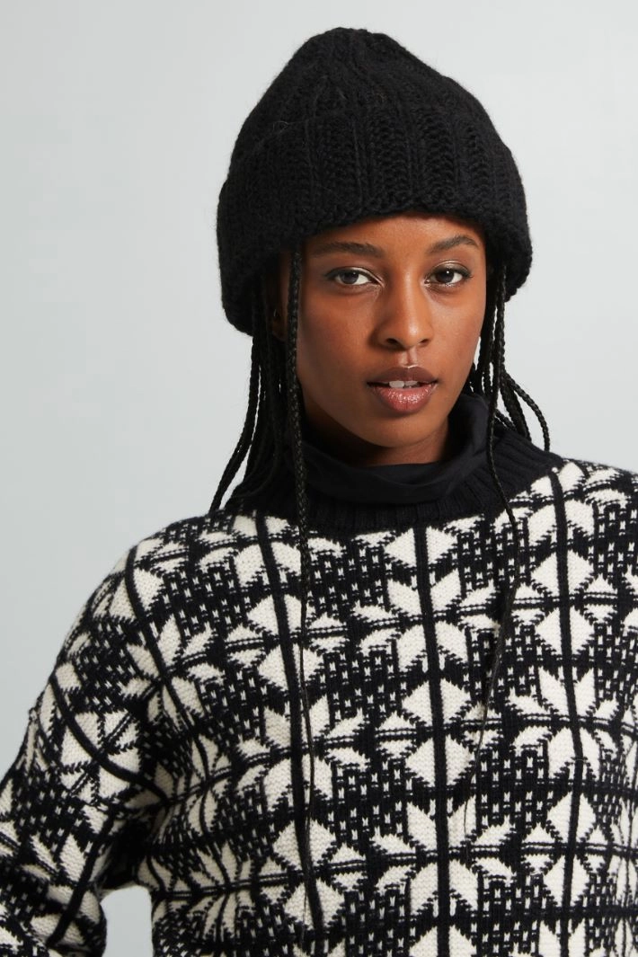 Turn-up beanie hat - BLACK