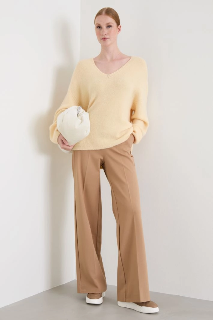 V-neck sweater - CREAM