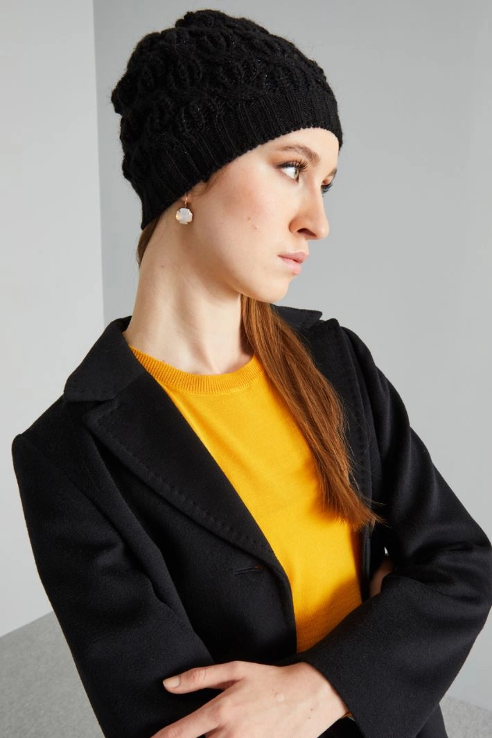 Cable-knit beanie hat - BLACK