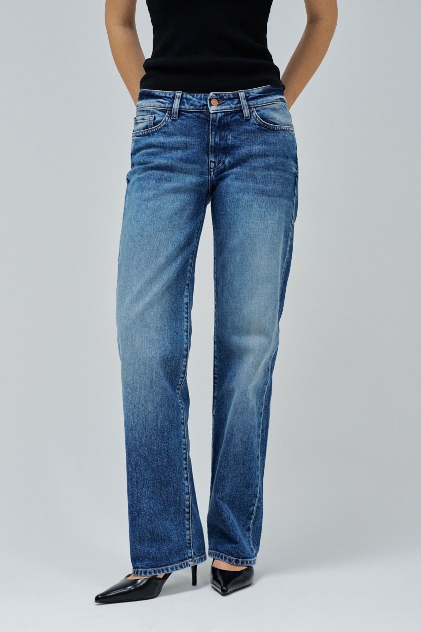 LOW RISE STRAIGHT JEANS