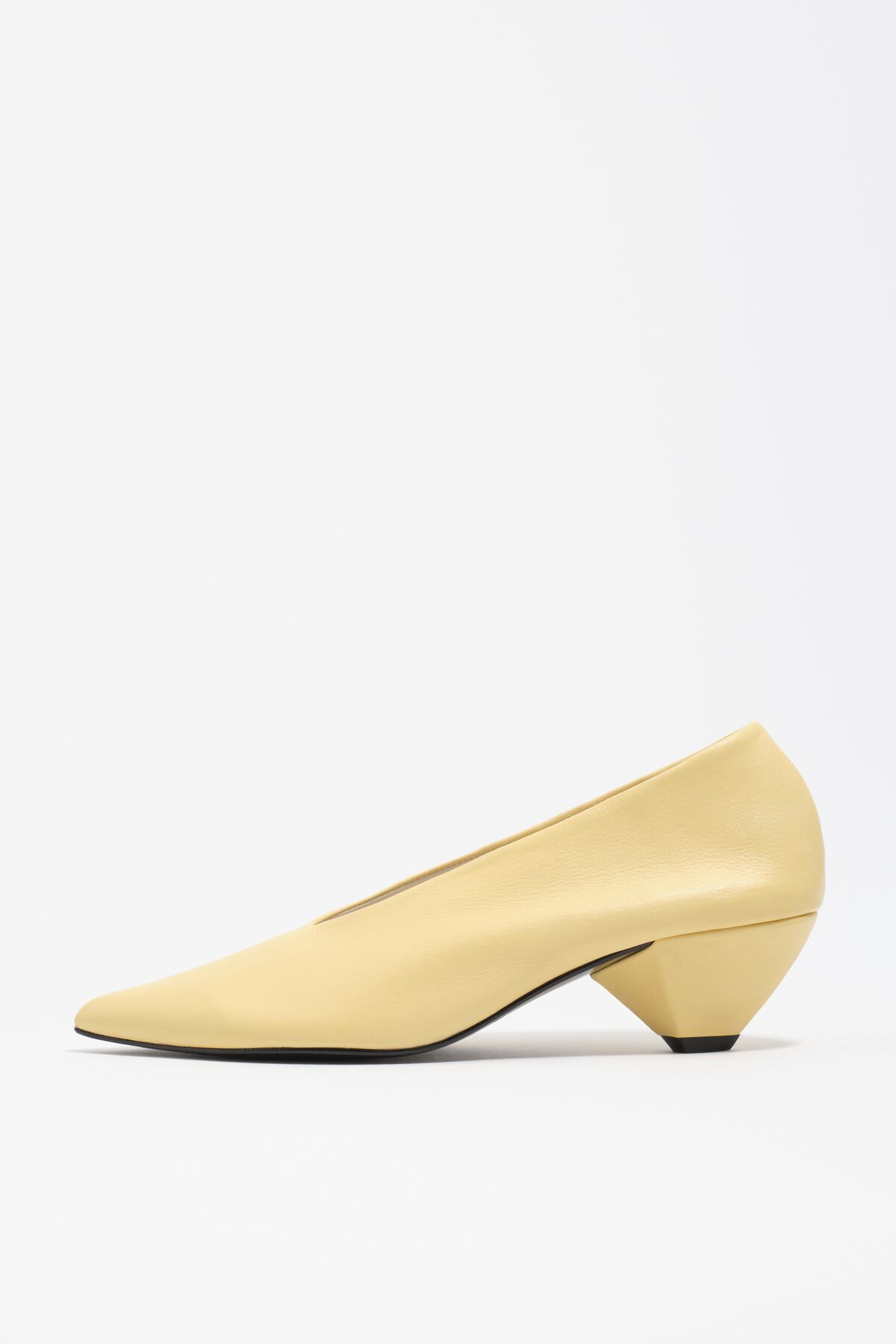 Yellow leather mid-heel pump