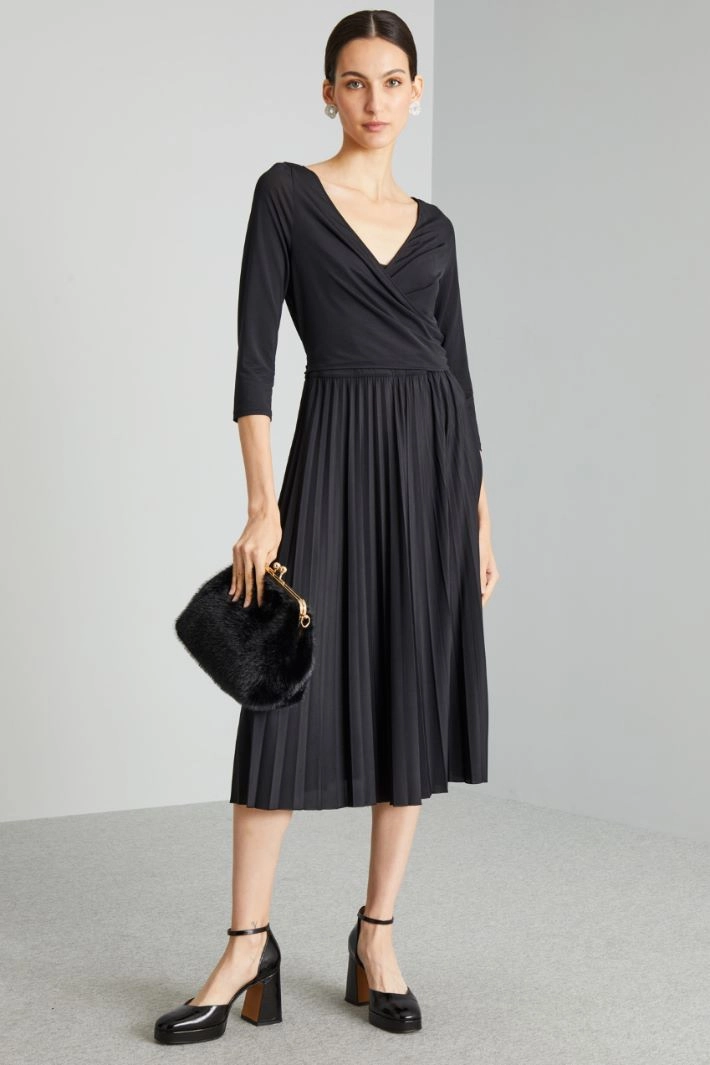Crossed V-neck dress - BLACK