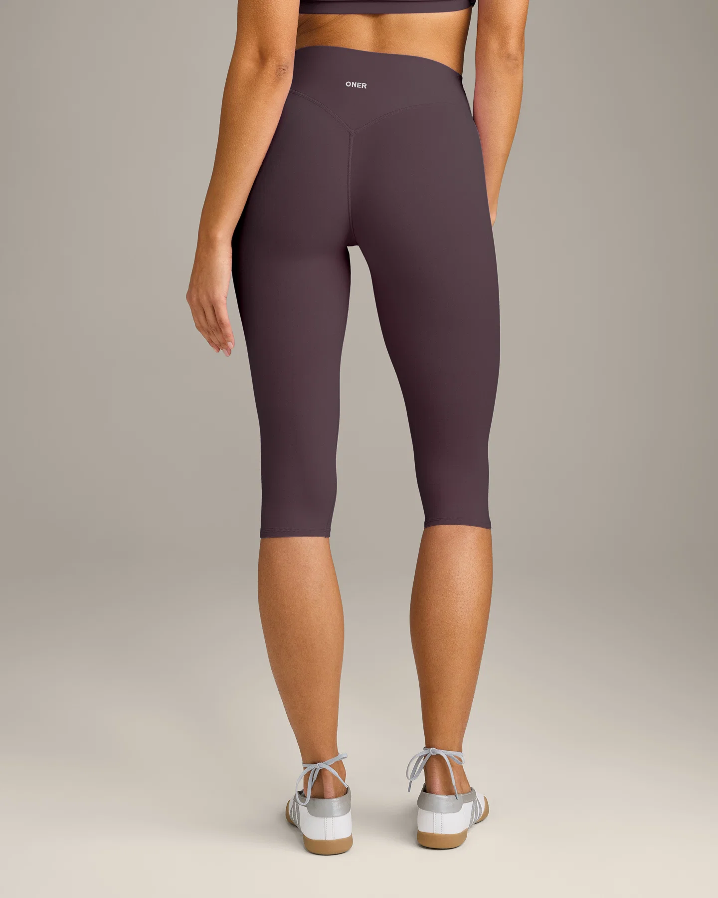 SoftMotion™ High Waisted Capri Leggings with Grey Logo | Dark Umber Brown
