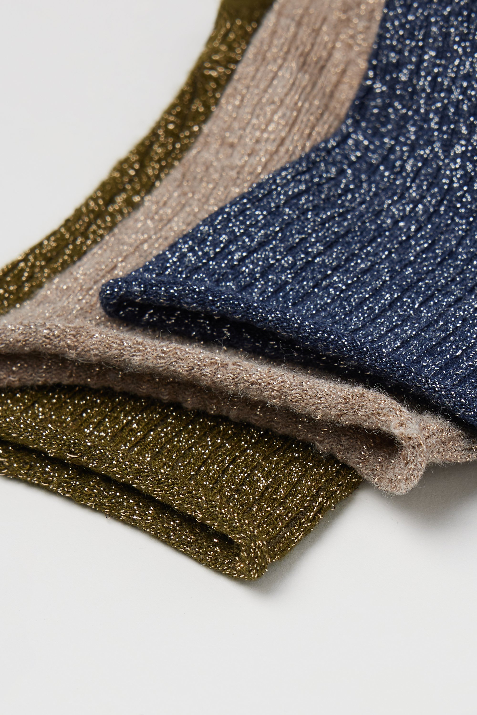 3 Pairs of Women’s Ribbed Hemless Short Socks