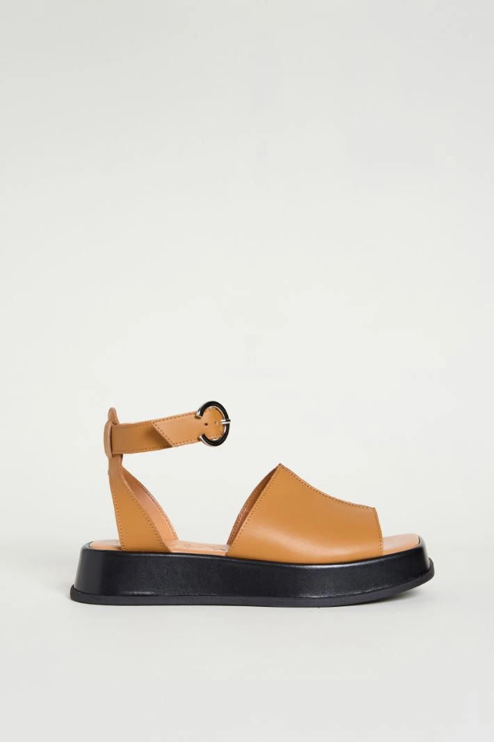 Leather platform sandals - CAMEL
