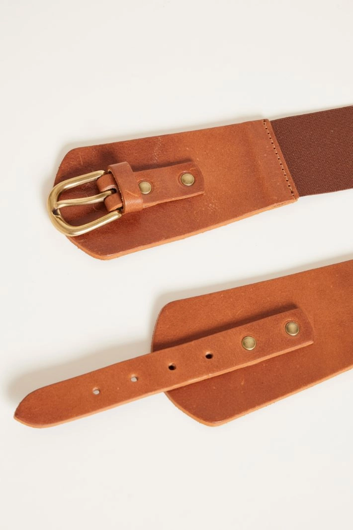 Contoured leather belt - BROWN