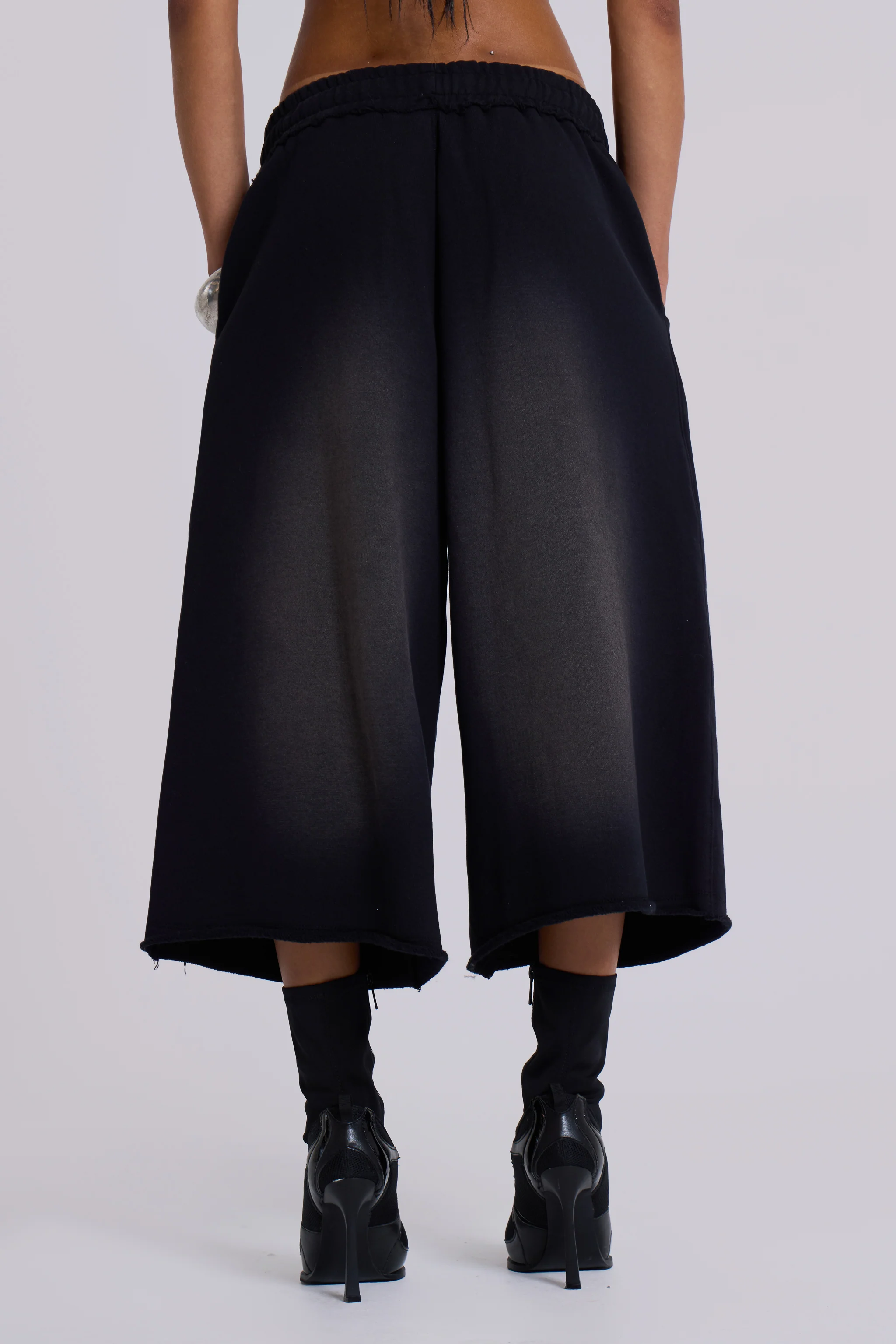Monster 3/4 Washed Black Shorts