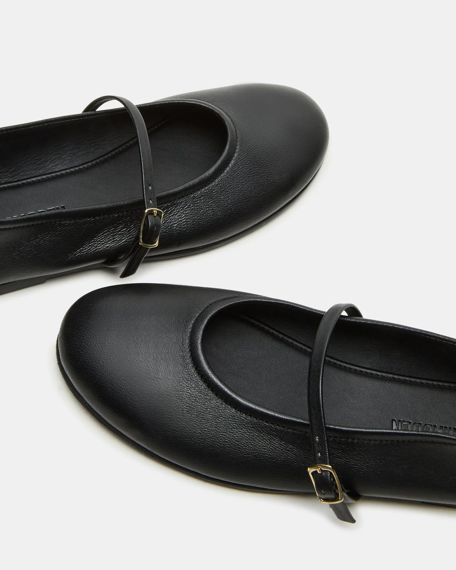Besette Black Leather