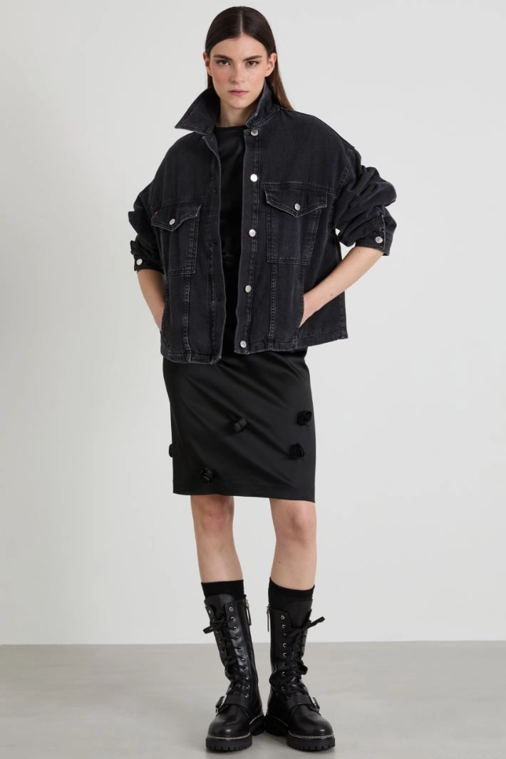 Skirt with embroidered roses - BLACK