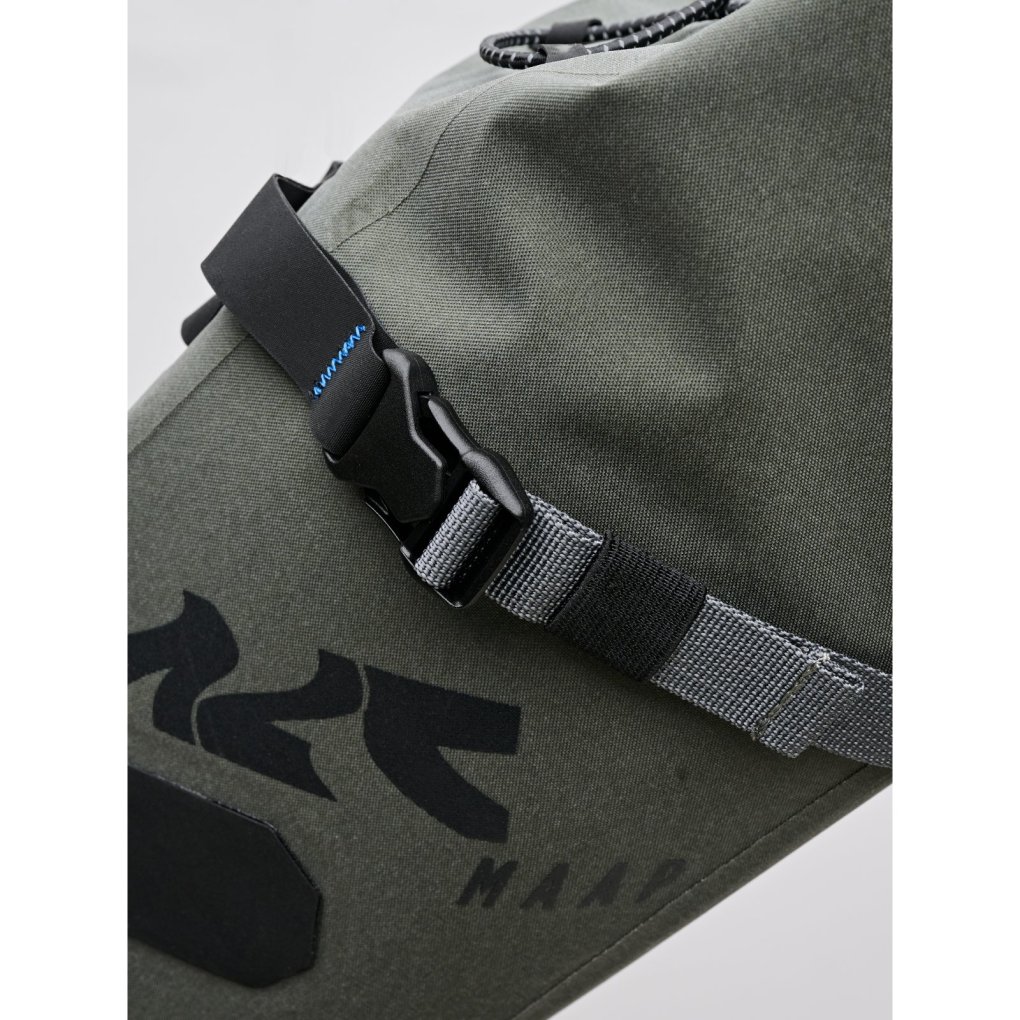 MAAP x Apidura Saddle Bag 7L - loam
