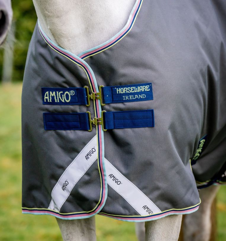 Amigo® Bravo 12 Original Turnout (100g Light)