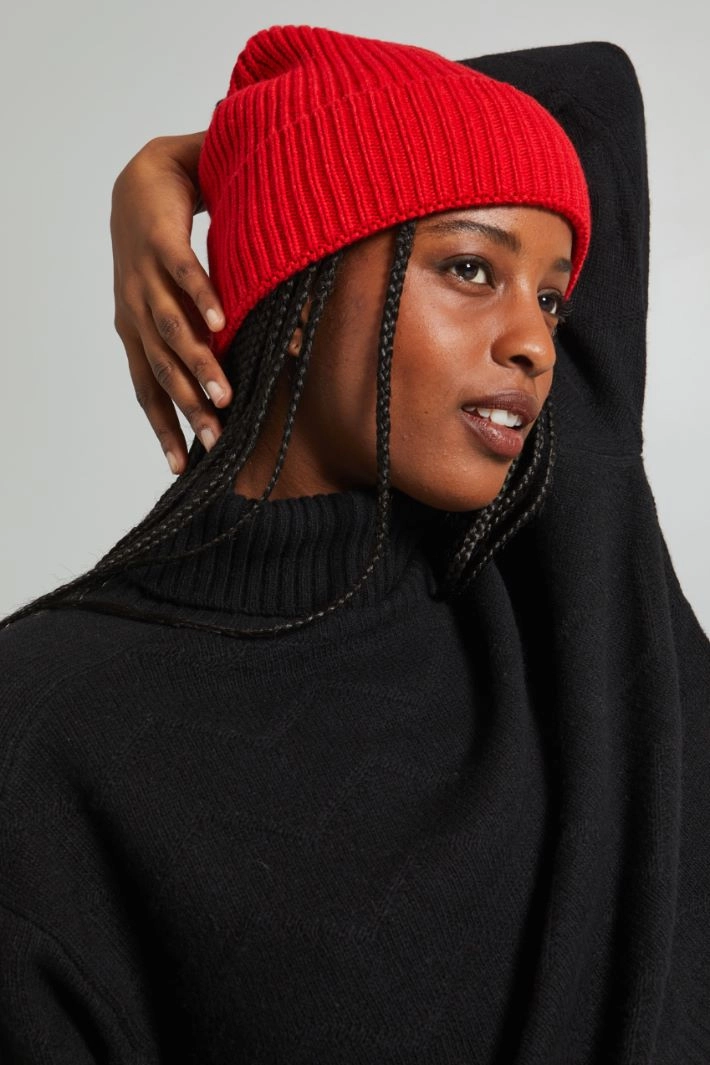 Turn-up beanie hat - RED